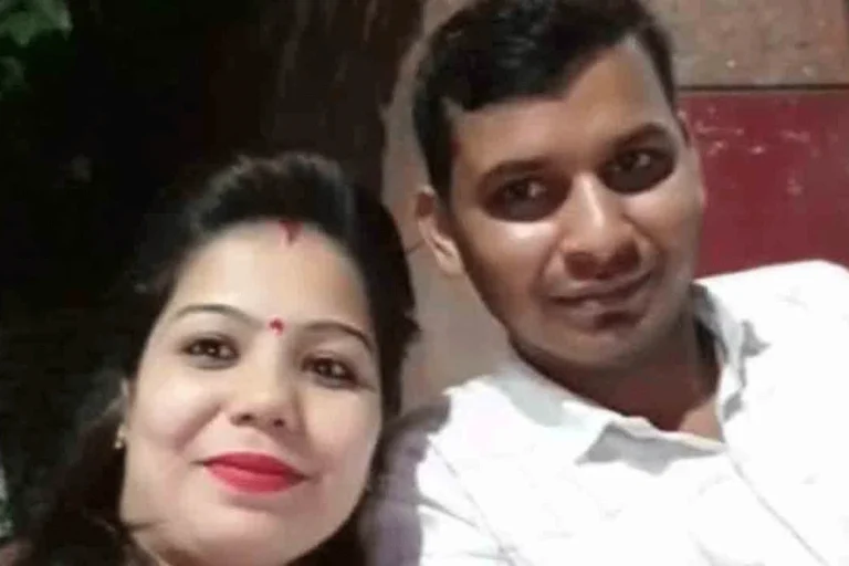 গাড়িচালকের সঙ্গে প্রেম, স্বামীর ২০ লাখ টাকা হাতাতে ঘুমের ওষুধ খাইয়ে বিছানায় ছাড়লেন বিষধর সাপ!