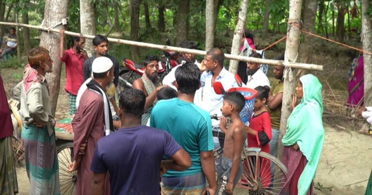 ট্রাকচাপায় ভ্যানচালক নিহত