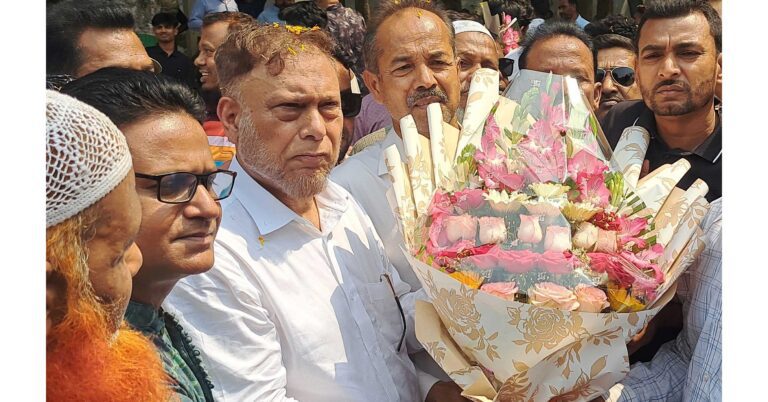 ফুলের শুভেচ্ছায় সিক্ত জেলা পরিষদের নবাগত প্রশাসক