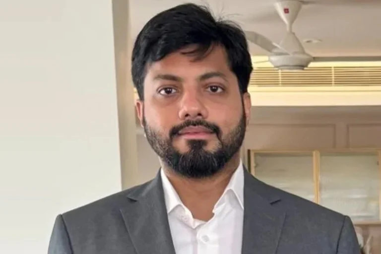 এসব গুজবে কান দেবেন না : ইশরাক হোসেন