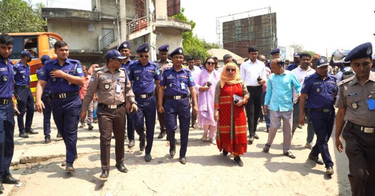 ঈদেও ছুটে নেই তাঁদের