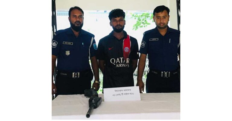 গোবরের গুঠেয় লুকানো ছিল পাইপগান