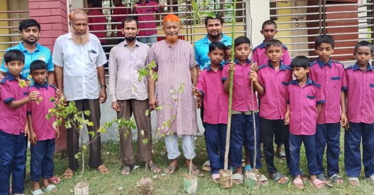 পাংশায় স্বেচ্ছাসেবী সংগঠনের উদ্যোগে বৃক্ষরোপণ