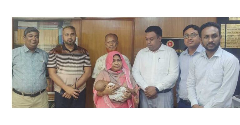 ২ মাসের শিশু চুরি, জনতার হাতে আটক তরুণী
