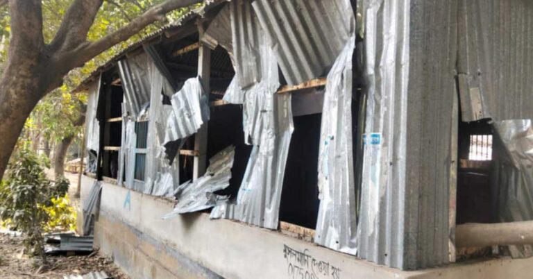 পাংশা আহমদীয়া মুসলিম জামাতের নামাজ সেন্টারে হামলার অভিযোগ