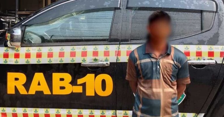 পাটকাঠিবাহী নসিমনে বহন করা হচ্ছিল ফেনসিডিল