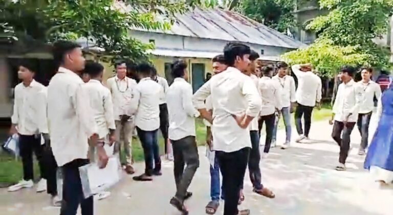 রাজবাড়ীতে এইচএসসি পরীক্ষায় অসাধু উপায় অবলম্বনের দায়ে ৩ পরীক্ষার্থী বহিষ্কার