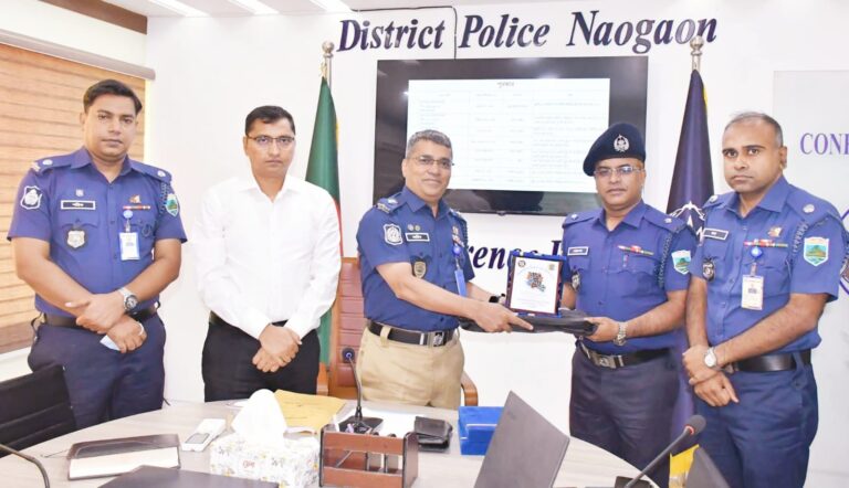 নওগাঁর ১১ থানার মধ্যে আবারও শ্রেষ্ঠ ওসি মান্দার খোরশেদ আলম