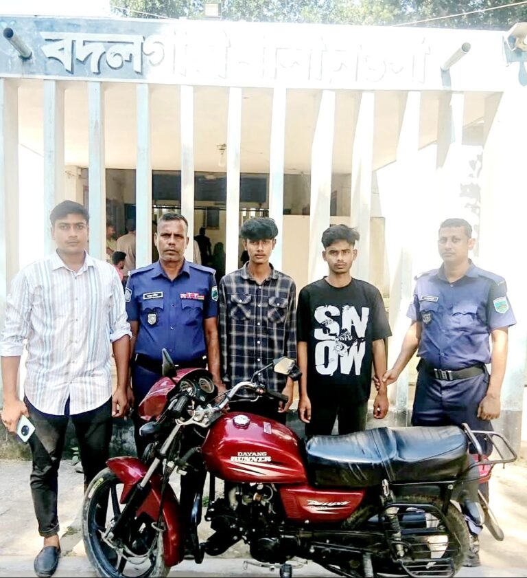 নারীর ছবি ও কণ্ঠ ব্যবহার করে প্রতারণা, ছিনতাইয়ের অভিযোগে গ্রেফতার ২