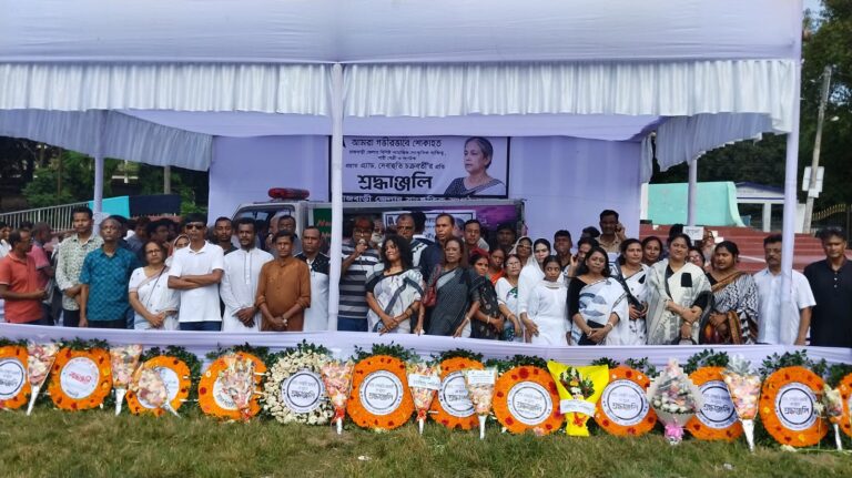 রাজবাড়ীর প্রথম নারী আইনজীবী দেবাহুতি চক্রবর্তীকে অশ্রুসিক্ত বিদায়