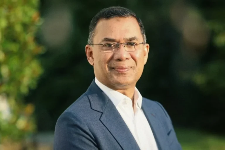 মোংলায় নৌঘাঁটিতে পৌঁছেছেন প্রধানমন্ত্রী
