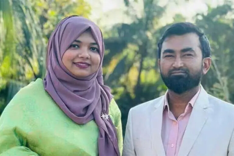 গলার লকেট দেখে স্ত্রীর পোড়া লাশ শনাক্ত করলেন স্বামী