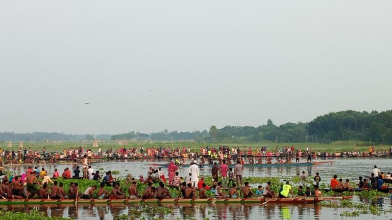 কালুখালীতে ঐতিহ্যবাহী নৌকা বাইচ