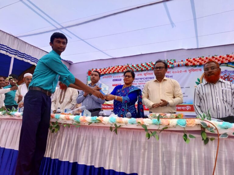 রাজবাড়ীতে জিপিএ-৫ ও বৃত্তিপ্রাপ্ত ৮৩ শিক্ষার্থীকে সংবর্ধনা