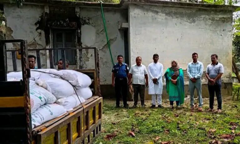 কালীগঞ্জে ৪০ বস্তা সার জব্দ, দুজনকে ২৫ হাজার টাকা জরিমানা