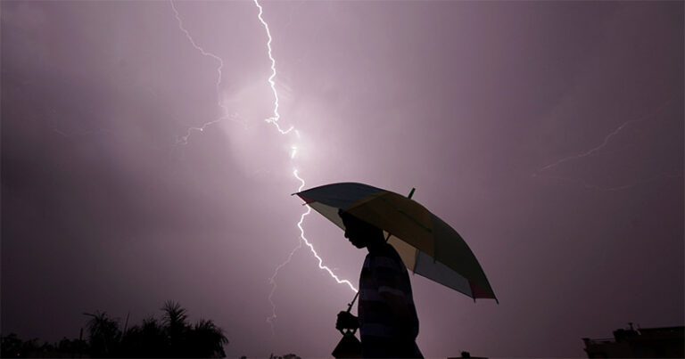 পাবনায় মাছ ধরার সময় বজ্রপাতে নিহত ৬, আহত ৩