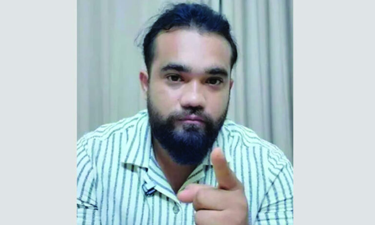 দেশ ছাড়ার খবর দিয়ে সেই বাবা বললেন— ‘আপনারা ভালো থাকেন’